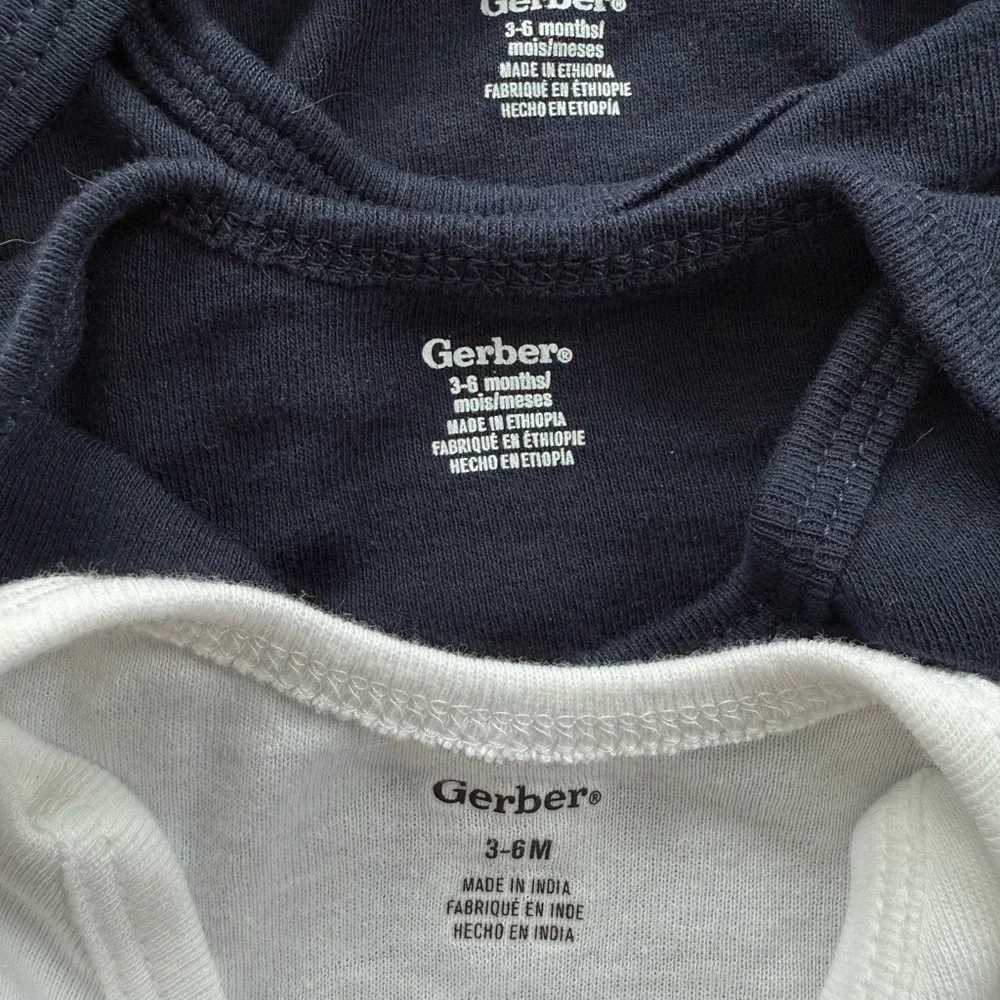 *Circuit Made* 3-6M Gerber Bodysuits with Fun Nike/Paci Design - Picture 7 of 8